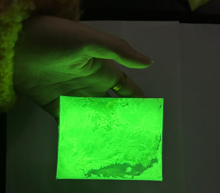 Ceramic grade glow in the dark powder